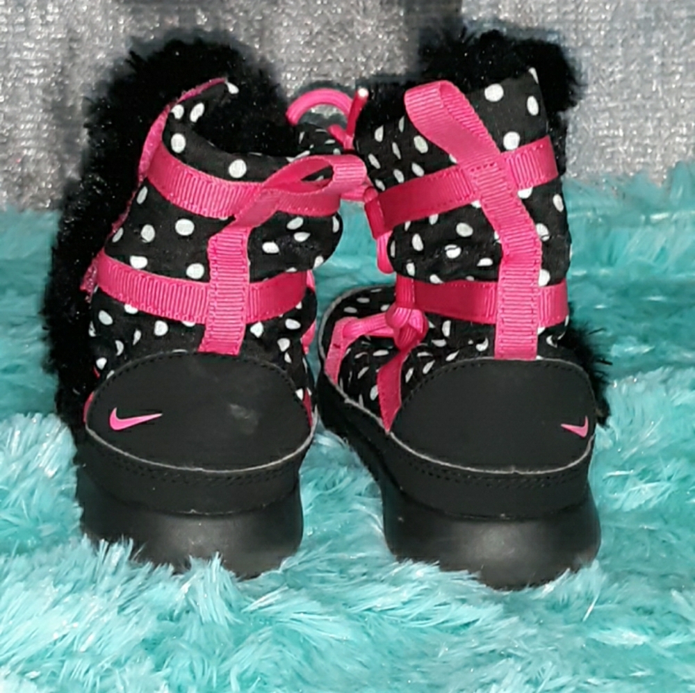 Nike Boot/ies - Picture 2 of 5